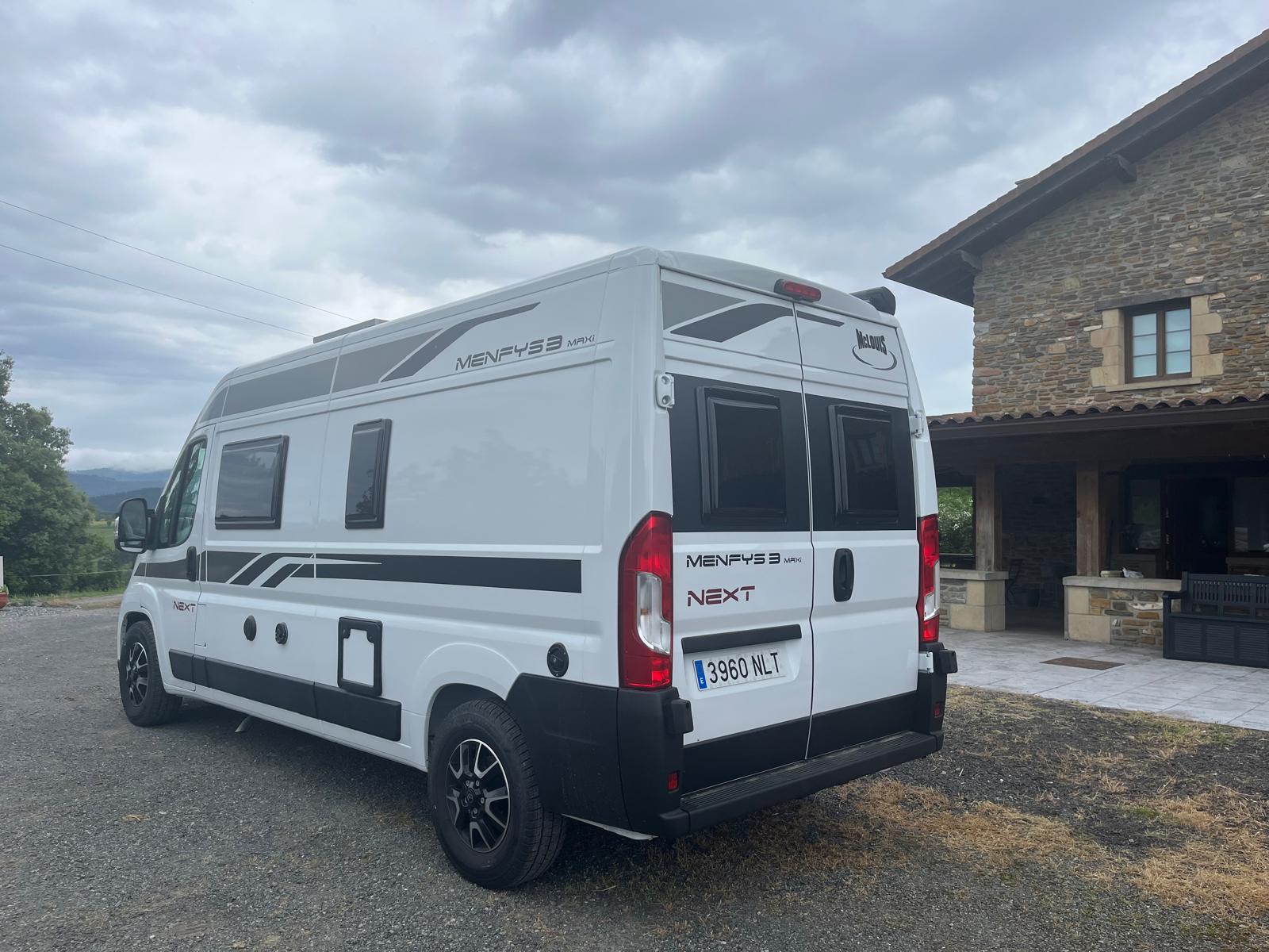 Camper McLouis Menfys 3 Maxi Next de alquiler en Bizkaia